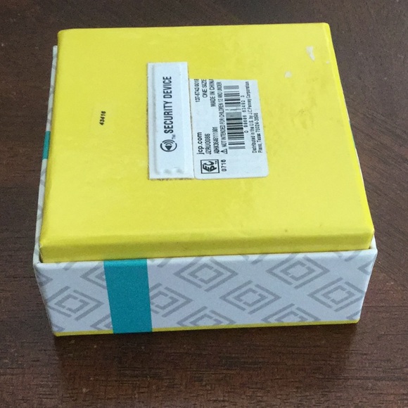 ❤️NWT Liz Claiborne Holiday Stocking Brooch ❤️ - Picture 6 of 6